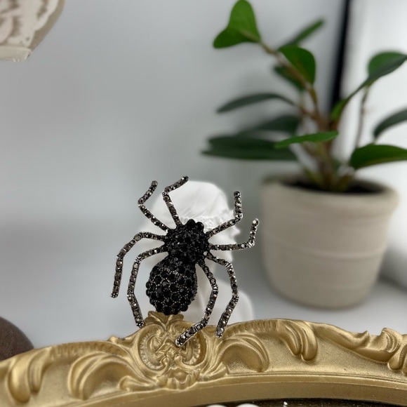 Black Crystal Spider Brooch – Statement Gothic Pin - Picture 6 of 6
